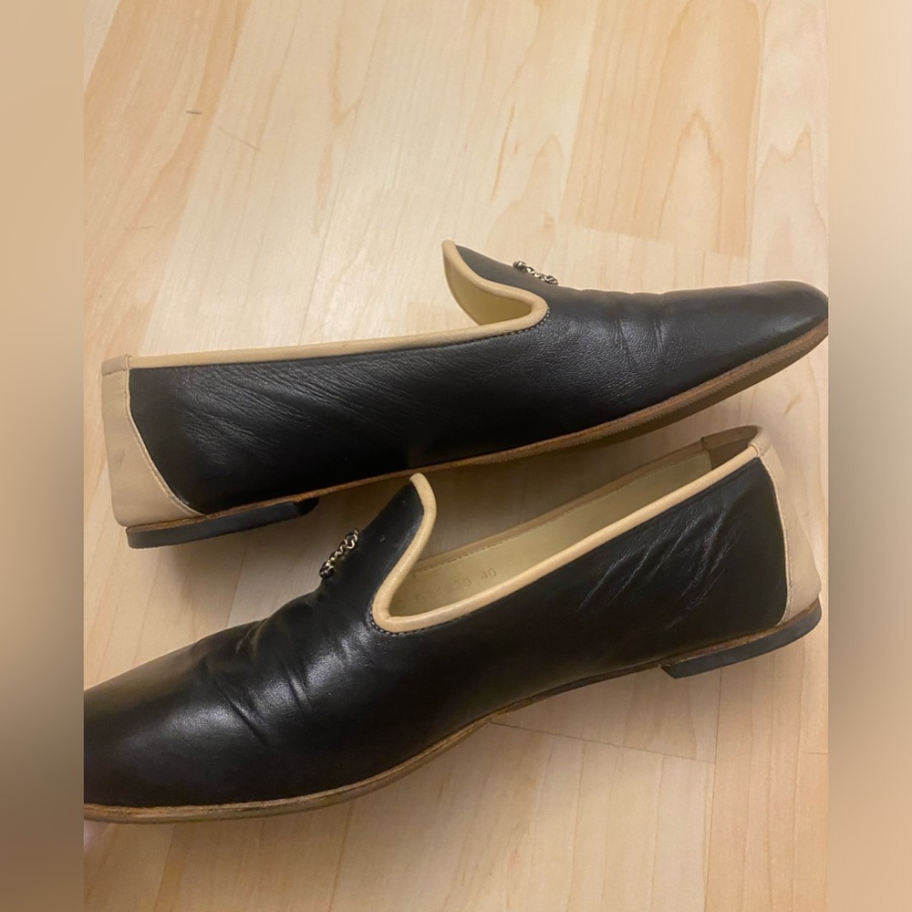 Chanel Black and Cream Loafers with logo - Picture 11 of 16